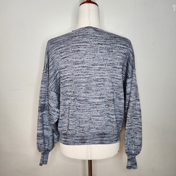 Free People‎ Metallic Silver Balloon Sleeve V Neck Sweater Size Small - Picture 6 of 10